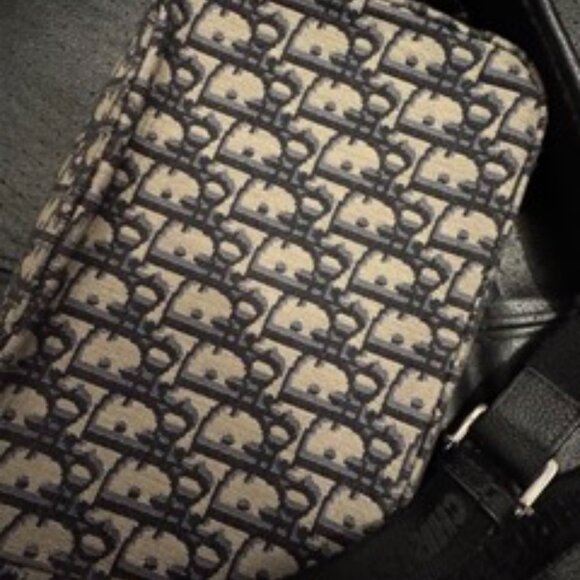 Dior Zipped Pouch with Strap Oblique Jacquard Beige and Black - Picture 9 of 14